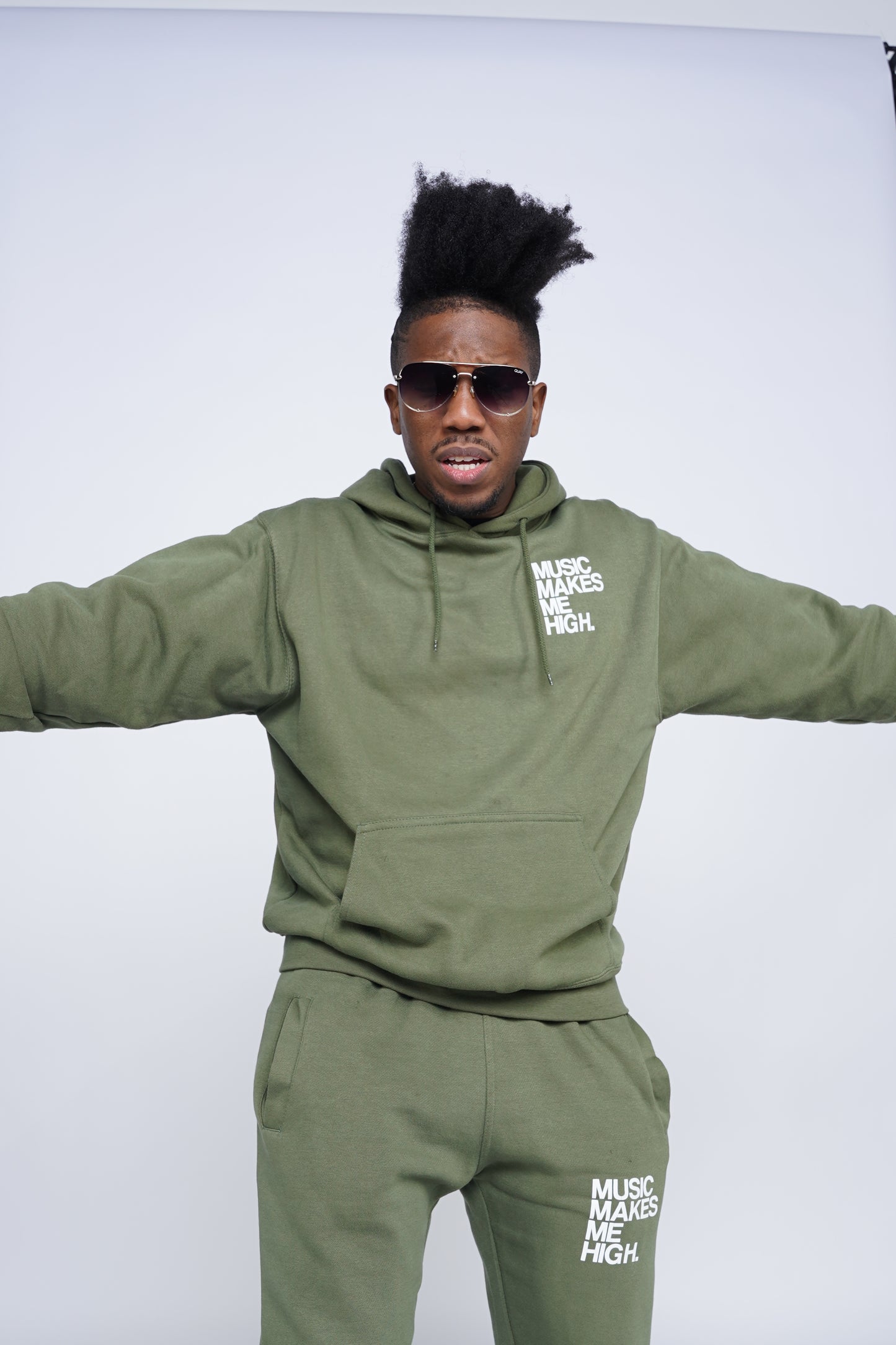MUSIC MAKES ME HIGH *SIGNATURE HOODIE* OLIVE