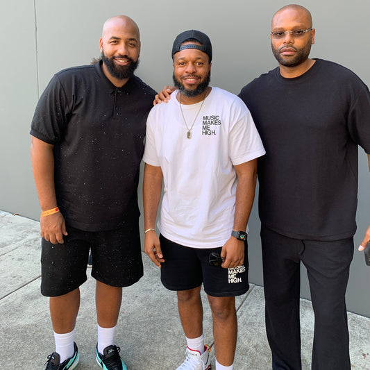 MUSIC MAKES ME HIGH *SIGNATURE T-SHIRT* WHITE/BLACK