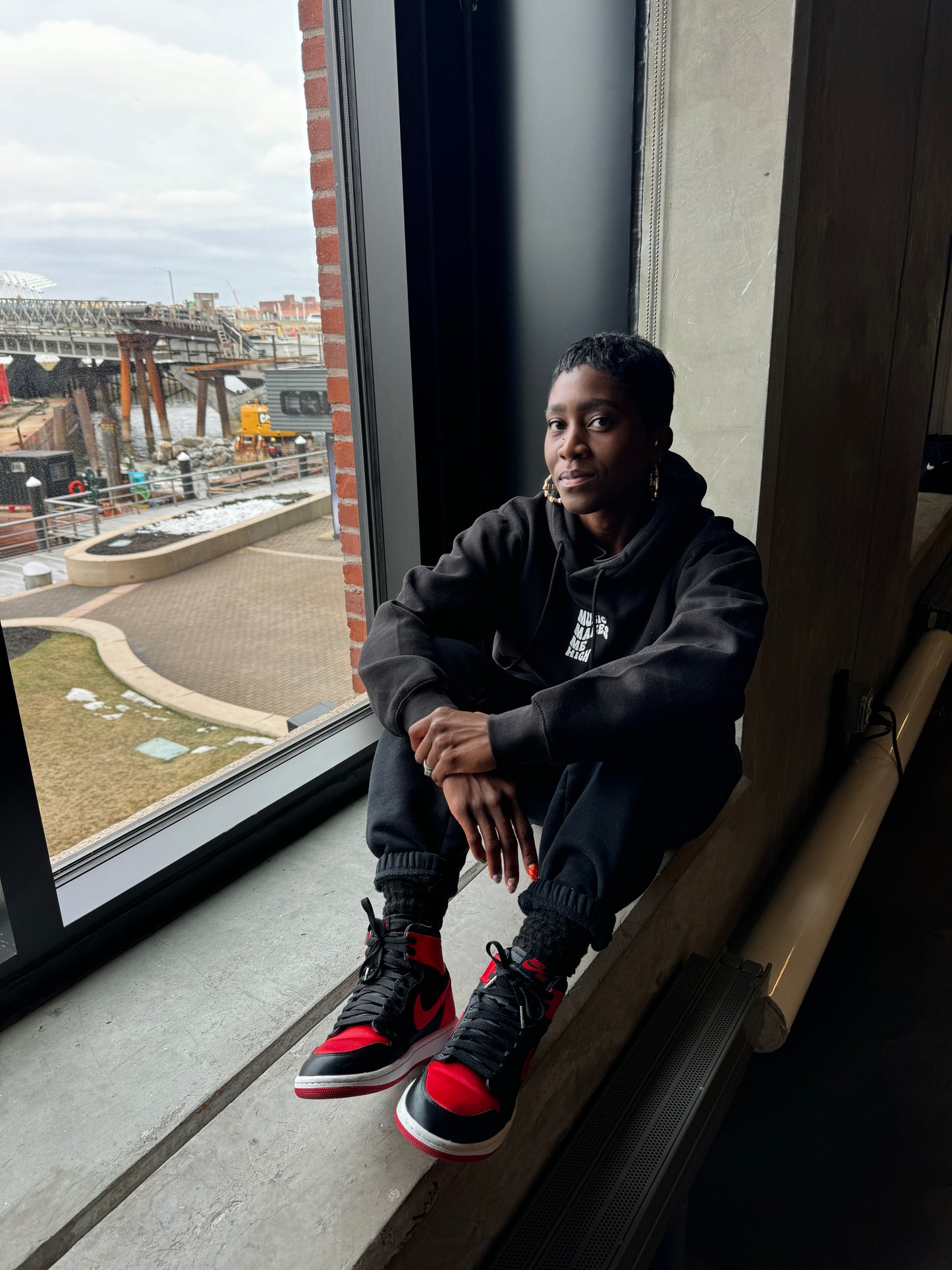 MUSIC MAKES ME HIGH *WAVY HOODIE* BLACK