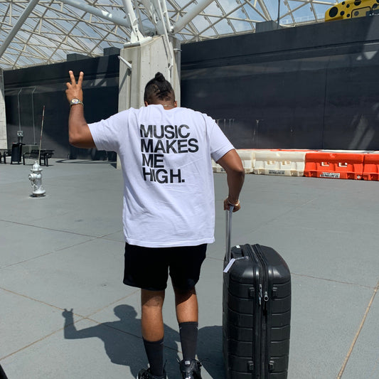 MUSIC MAKES ME HIGH *SIGNATURE T-SHIRT* WHITE/BLACK