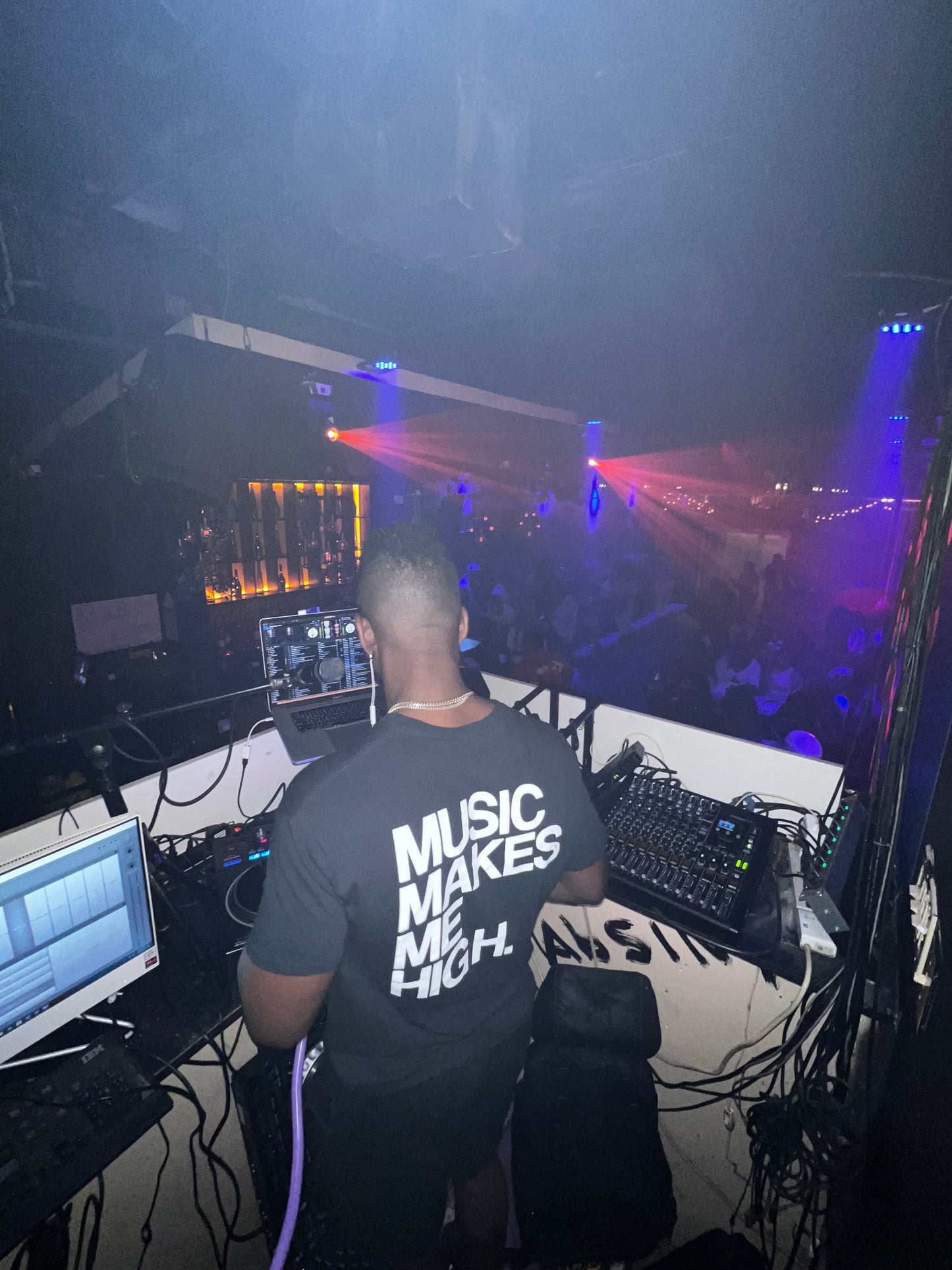 MUSIC MAKES ME HIGH *SIGNATURE T-SHIRT* BLACK/WHITE