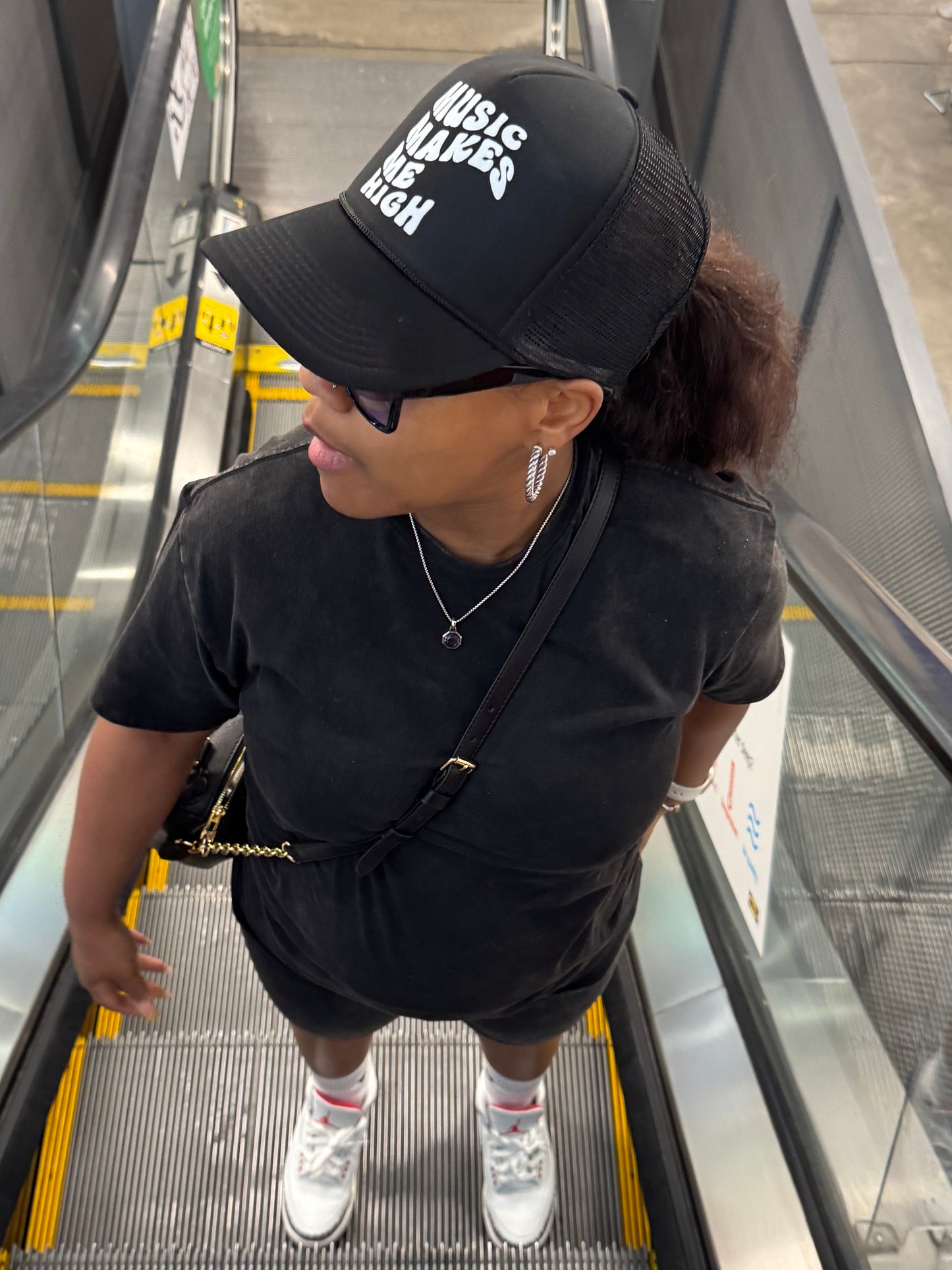 MUSIC MAKES ME HIGH BLACK HAT