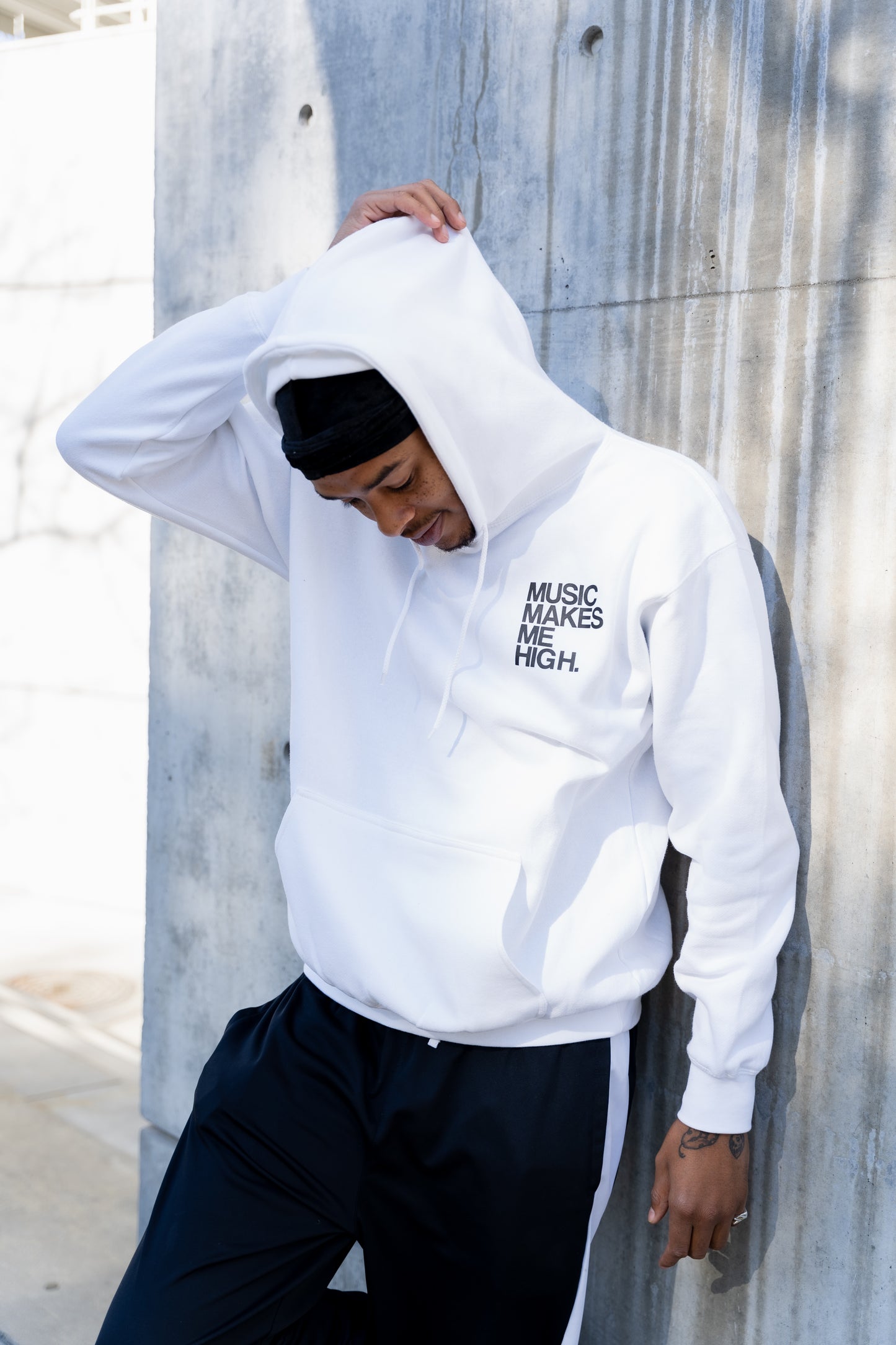 MUSIC MAKES ME HIGH *SIGNATURE HOODIE* WHITE