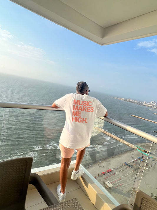 MUSIC MAKES ME HIGH *SIGNATURE T-SHIRT* WHITE/BLUSH