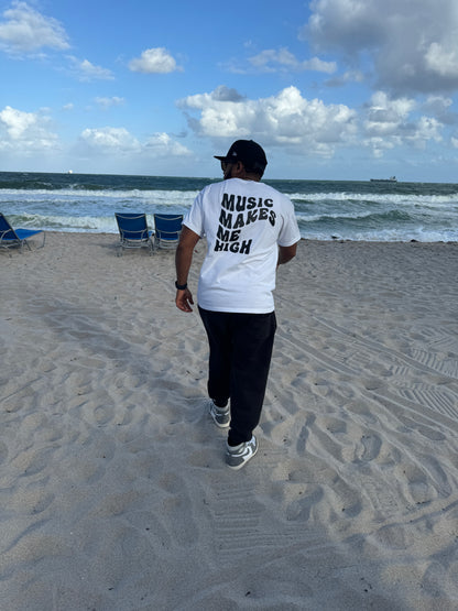 MUSIC MAKES ME HIGH *WAVY T-SHIRT* WHITE/BLACK