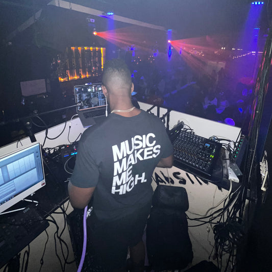 MUSIC MAKES ME HIGH *SIGNATURE T-SHIRT* BLACK/WHITE